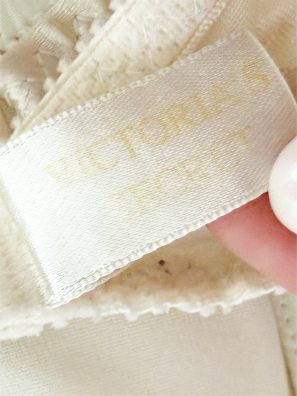 Vtg Victoria's Secret Second Skin Satin Padded Miracle Bra 34B Ivory Coquette - Picture 7 of 10